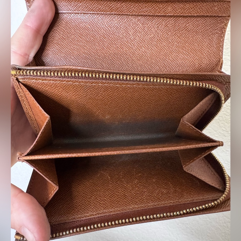 EXCELLENT Louis Vuitton Brown and Gold Monogram Clutch - Picture 4 of 8